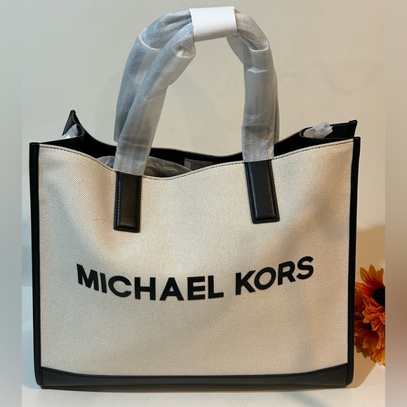 Michael Kors Black & Cream Logo Commuter Tote Chic Everyday Carryall NWT ✨ - Picture 10 of 10